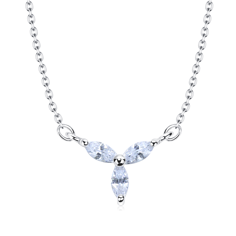 שרשרת מכסף - פרח של מרקיזים לבנים