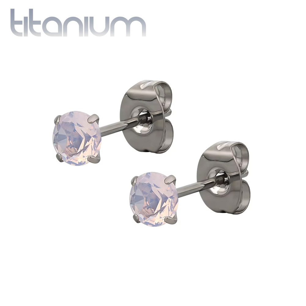 עגילי סטד מטיטניום - אבן רוז קוורץ 4 ממ