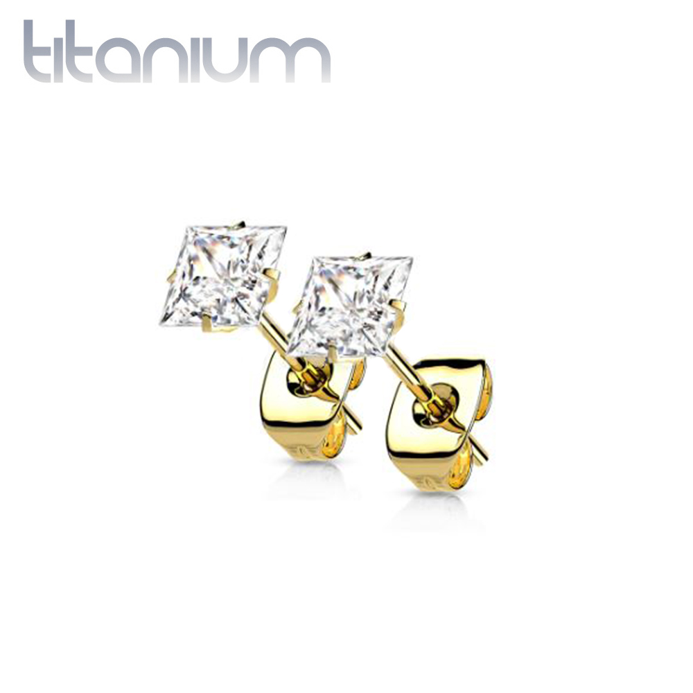 עגילי סטד מטיטניום וציפוי זהב - קריסטל ריבוע לבן 3 ממ