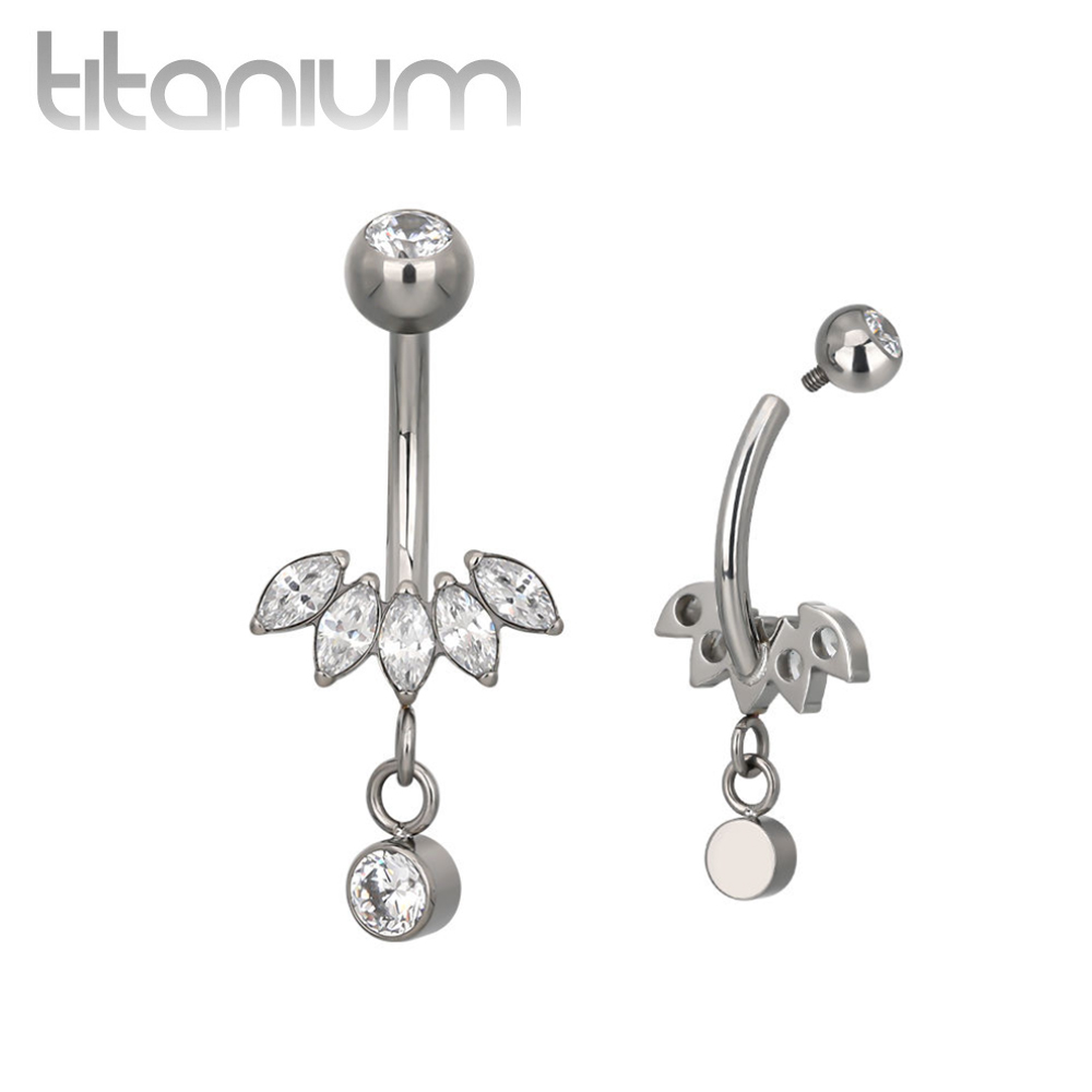 עגיל פירסינג בטבור מטיטניום - קשת של מרקיזים לבנים ועיגול נתלה