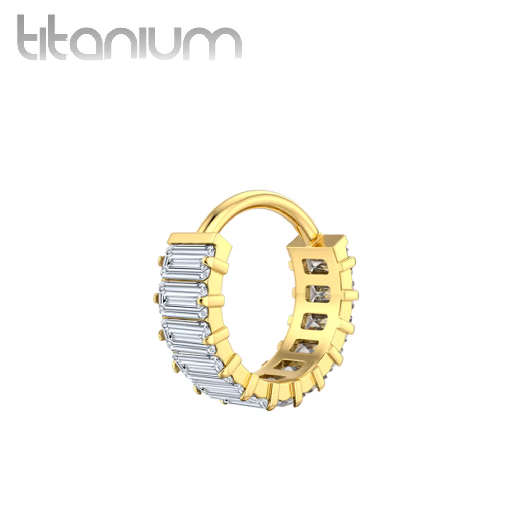 עגיל קונץ' קליקר מטיטניום וציפוי זהב  1.2 * 10 מ"מ באגטים לבנים