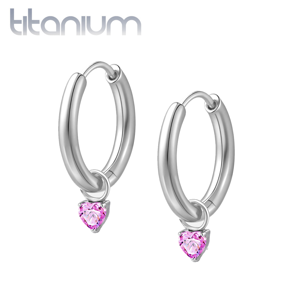 זוג עגילי חישוק האגיס מטיטניום 10 מ"מ זירקוניה לב ורוד פוקסיה תלויה