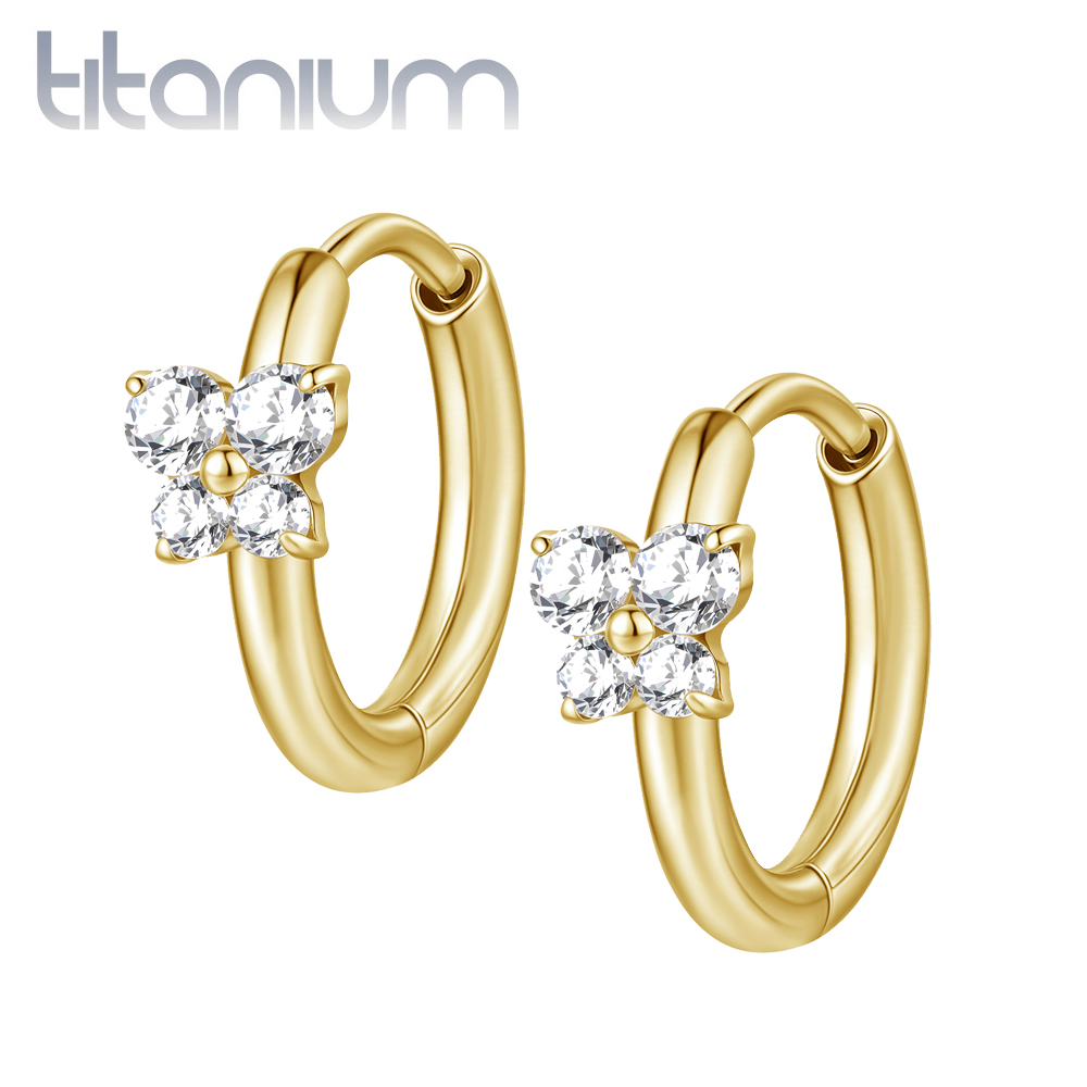 זוג עגילי חישוק האגיס מטיטניום וציפוי זהב 8 מ"מ פרפר עם קריסטלים לבנים