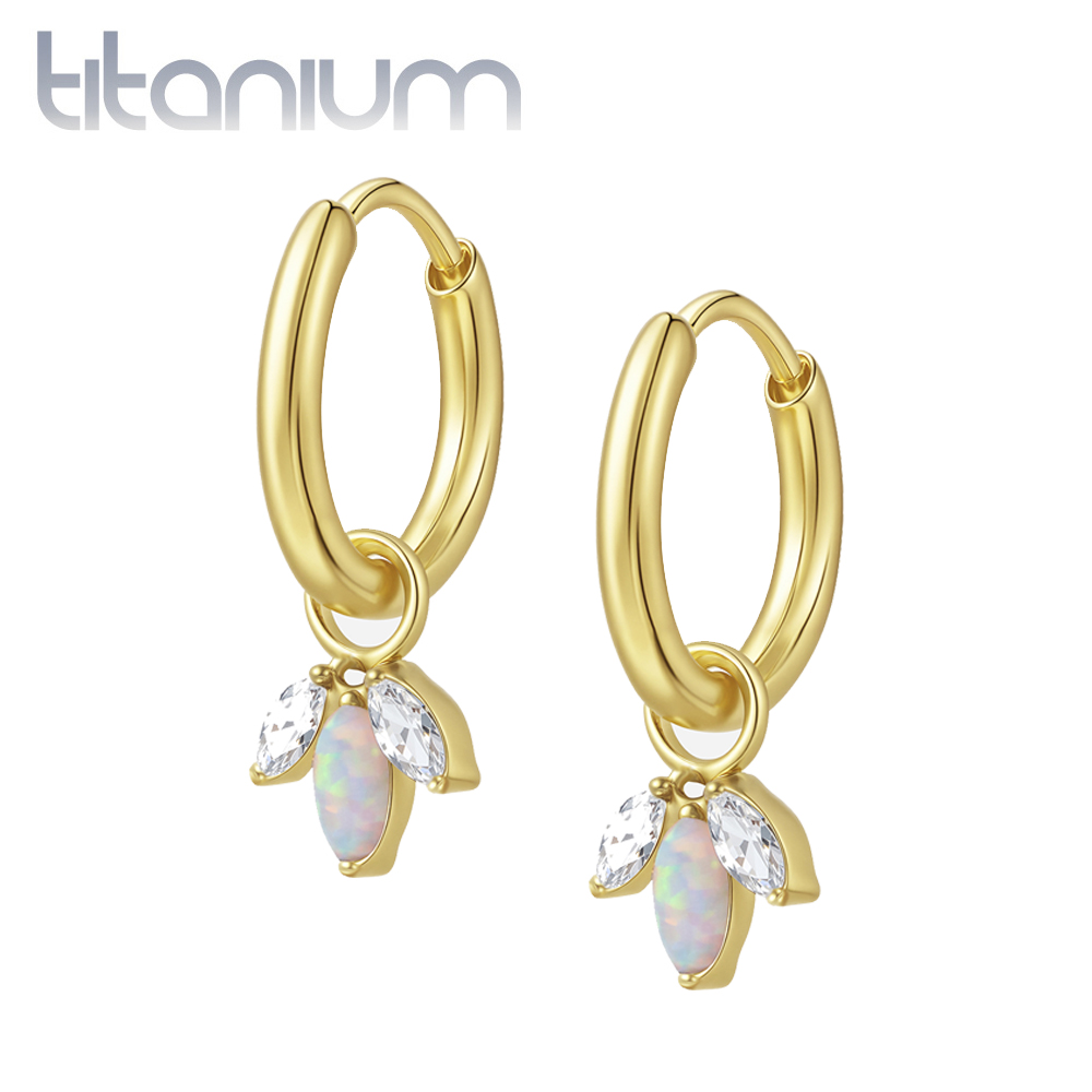 זוג עגילי חישוק האגיס מטיטניום וציפוי זהב 8 מ"מ לוטוס עם מרקיזים לבנים ואופל לבן