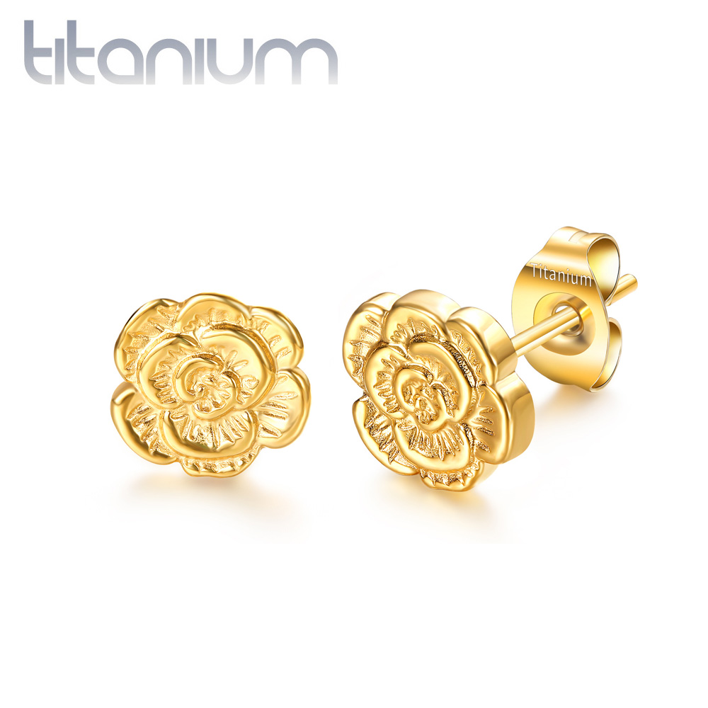 זוג עגילי סטד מטיטניום וציפוי זהב - שושנה