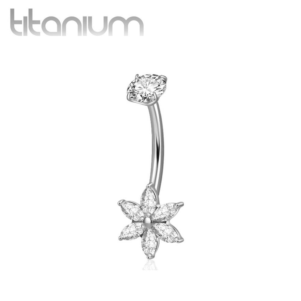 עגיל פירסינג בטבור מטיטניום - פרח מרגנית עם זרקונים לבנים