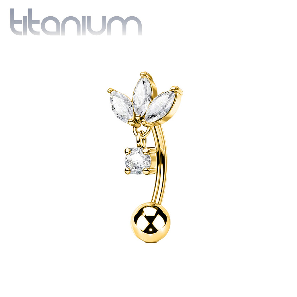 עגיל פירסינג בטבור מטיטניום וציפוי זהב - לוטוס קטן עם זרקונים לבנים