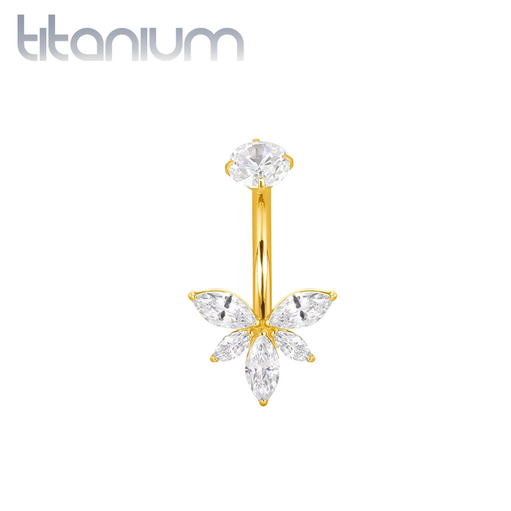 עגיל פירסינג בטבור מטיטניום וציפוי זהב - פרח וזרקונים לבנים