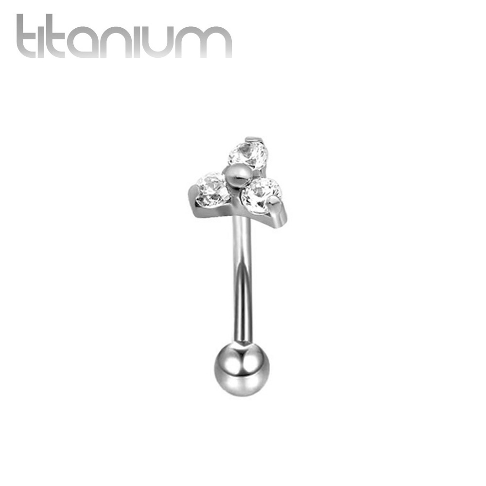 עגיל פירסינג בגבה / טבור / רוק מטיטניום - פרח וקריסטלים לבנים