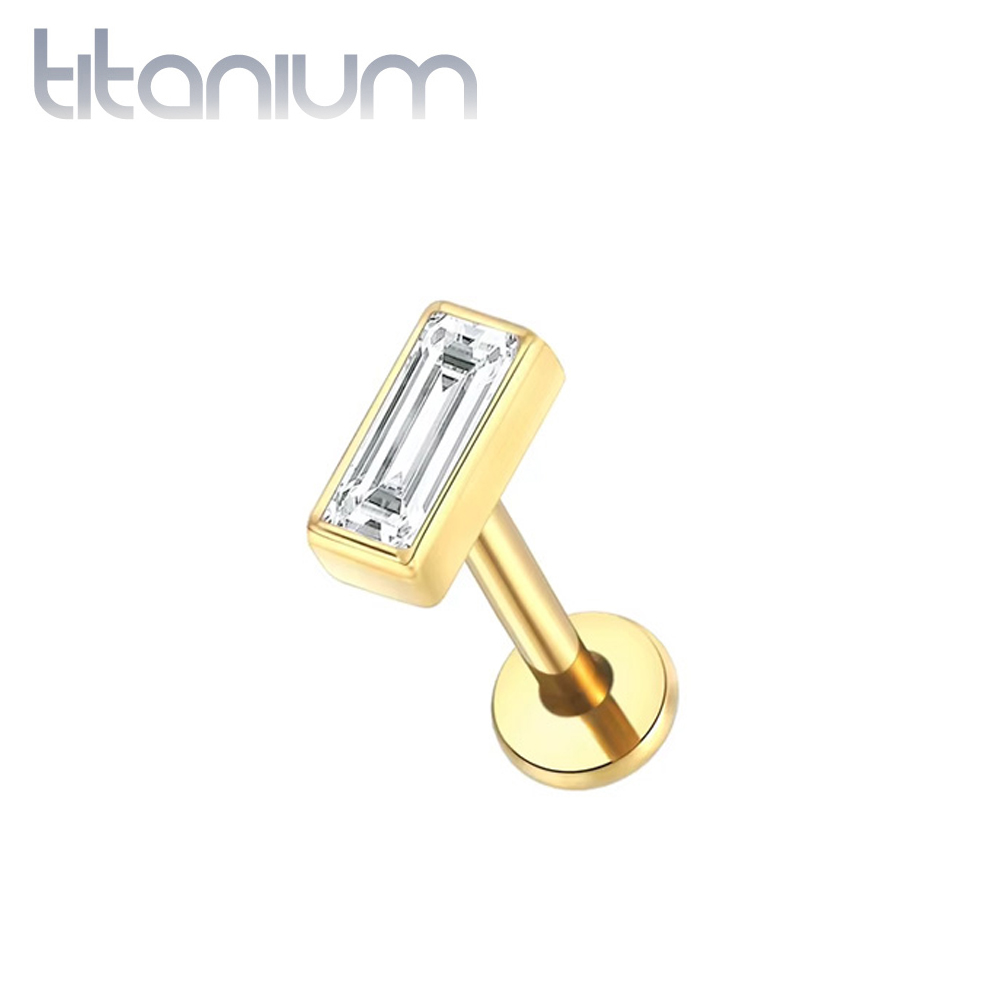 עגיל הליקס / טראגוס / קונץ' / פלאט מטיטניום וציפוי זהב  - זירקוניה באגט לבנה