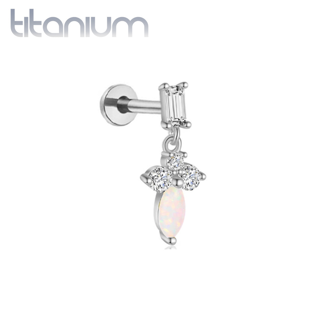 עגיל הליקס / קונץ' / פלאט מטיטניום - זירקון באגט לבן ולוטוס קריסטלים לבנים ואופל לבן